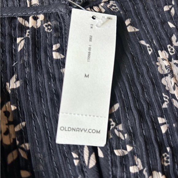 NWT - Old Navy long sleeve sheer top - size medium - Picture 4 of 4